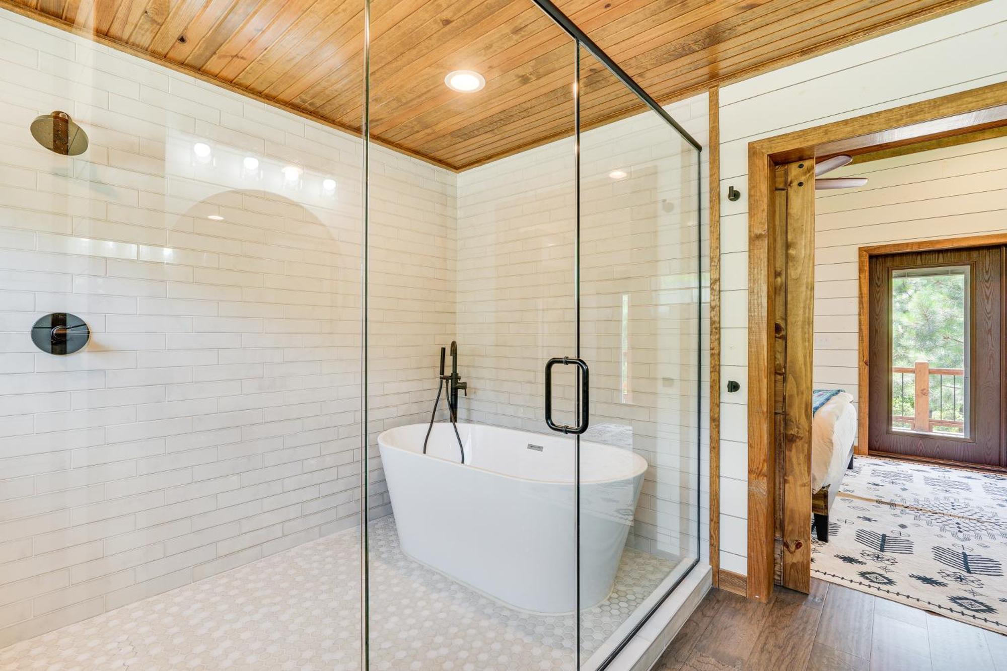 Tree-Lined Broken Bow Studio With Private Hot Tub! Eksteriør bilde