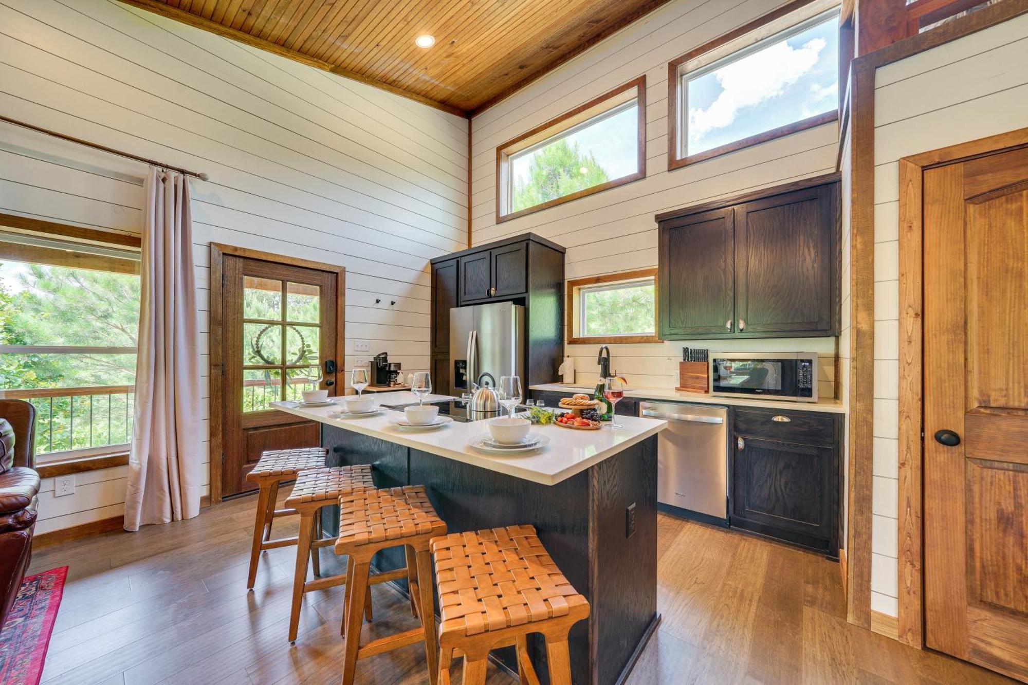 Tree-Lined Broken Bow Studio With Private Hot Tub! Eksteriør bilde