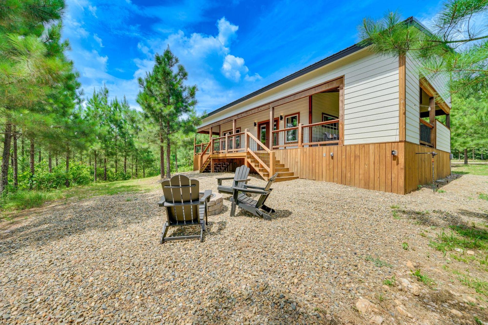 Tree-Lined Broken Bow Studio With Private Hot Tub! Eksteriør bilde