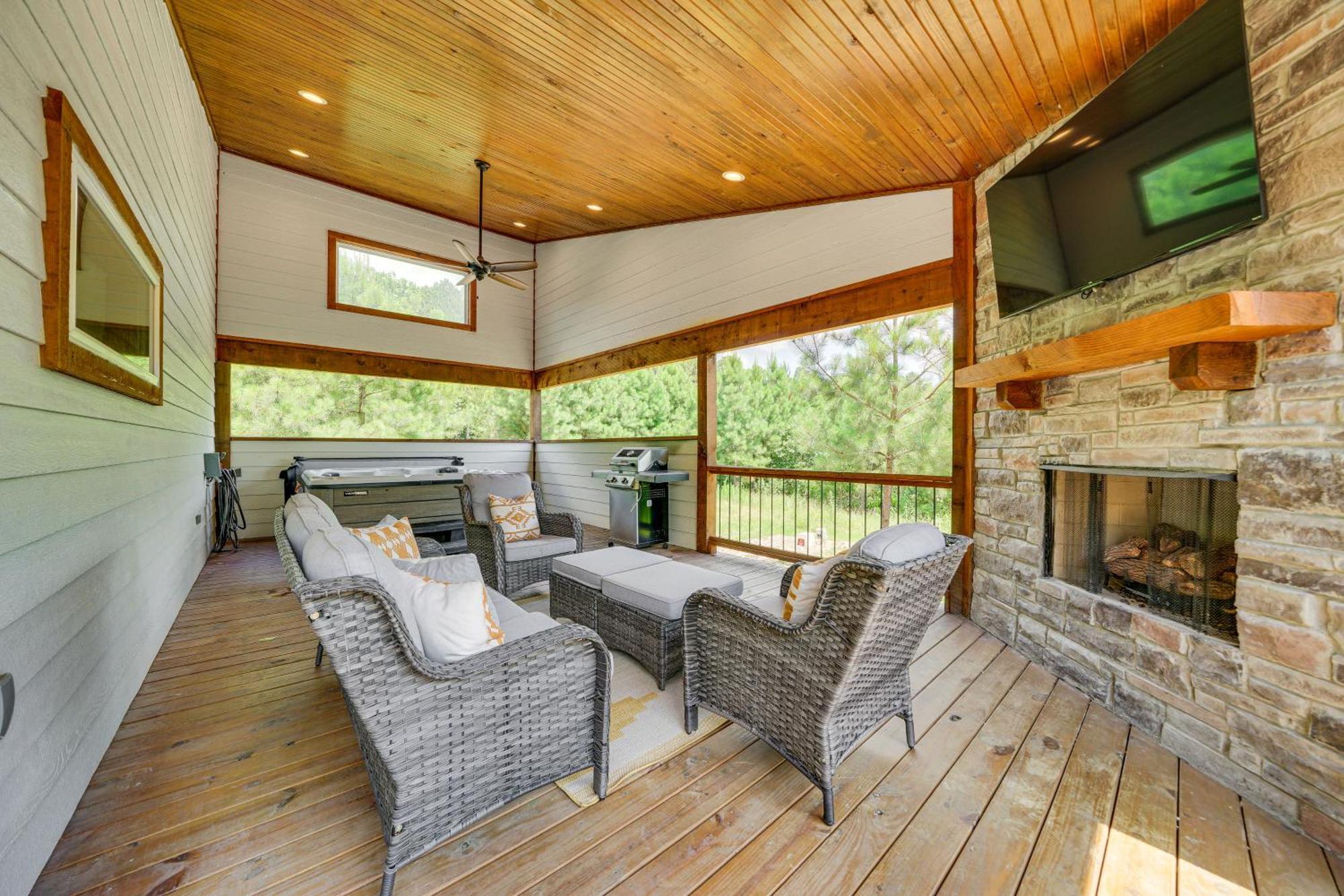 Tree-Lined Broken Bow Studio With Private Hot Tub! Eksteriør bilde