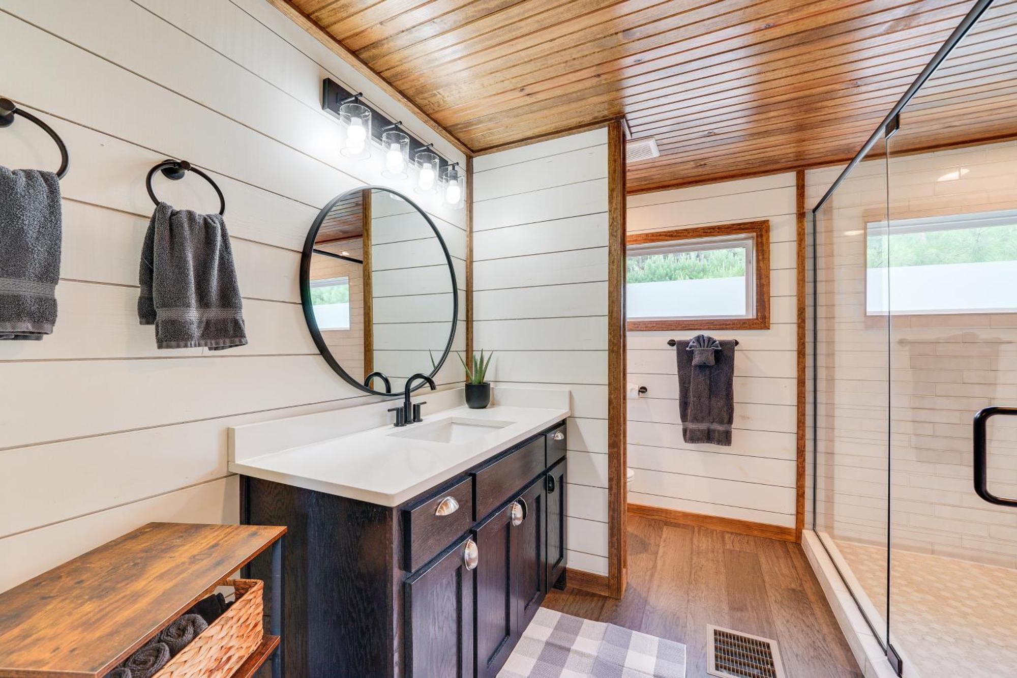 Tree-Lined Broken Bow Studio With Private Hot Tub! Eksteriør bilde